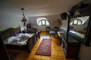 Гостевой дом Casa Poveste Pensiunea-Muzeu Кымпулунг-Молдовенеск Улучшенный двухместный номер с 1 кроватью-9